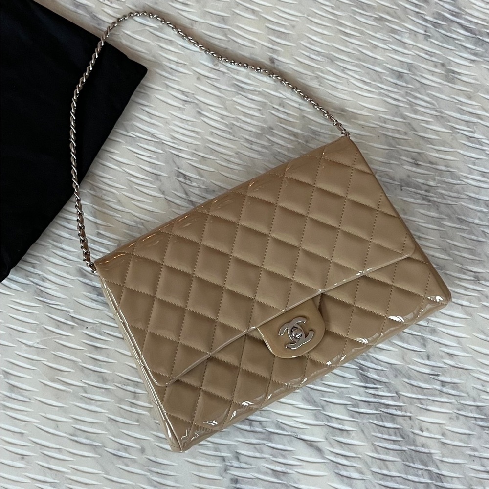 CHANEL CLUTCH ON CHAIN BAG (AUTHENTIC)